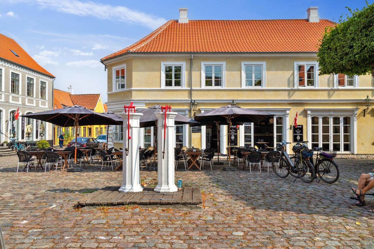 Hotel Pa Torvet Ærøskøbing Екстериор снимка